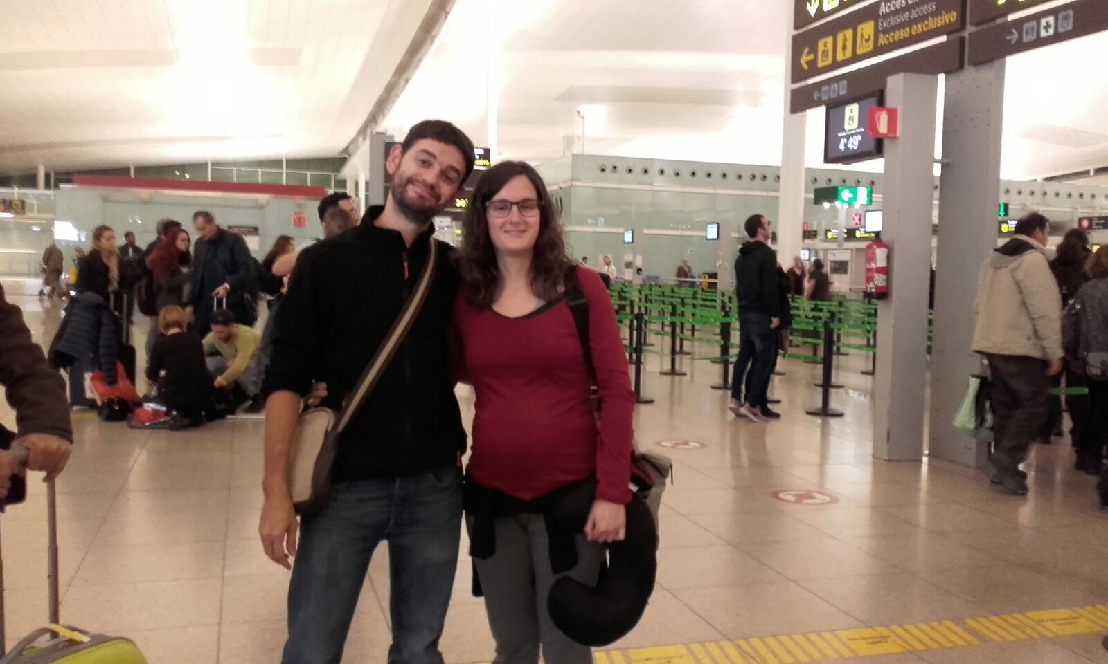 20160107 Foto embrassada aeroport